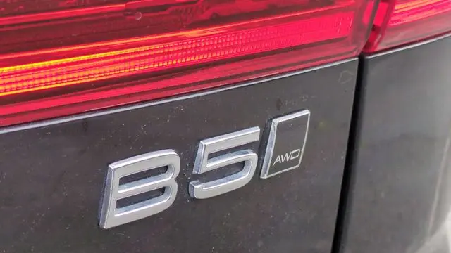 2023 Volvo XC60 B5 Plus Bright Theme