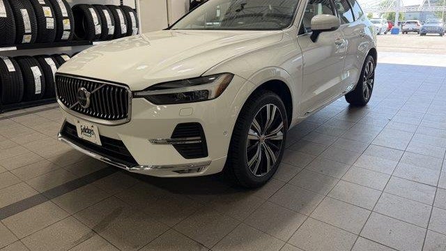 2023 Volvo XC60 B5 Plus Bright Theme