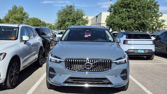 2023 Volvo XC60 B5 Plus Bright Theme