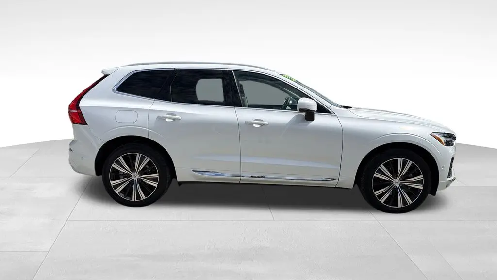 2023 Volvo XC60 B5 Plus Bright Theme
