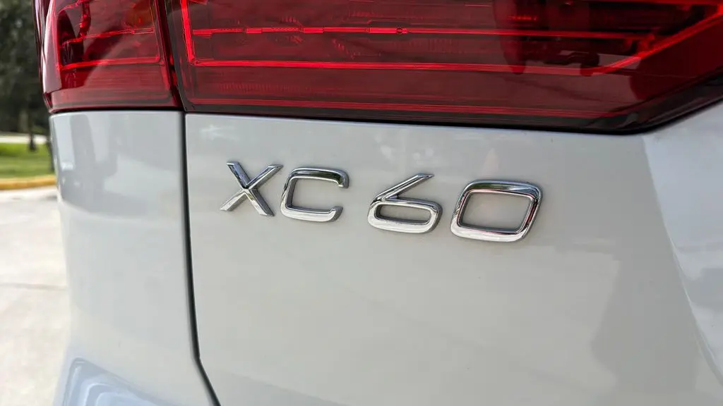 2023 Volvo XC60 B5 Plus Bright Theme