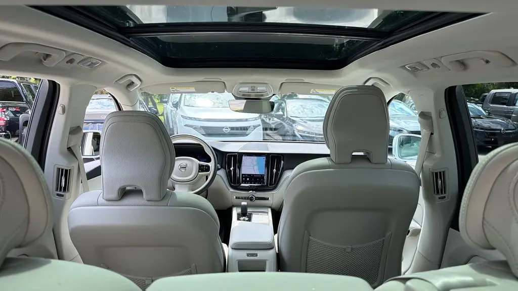 2023 Volvo XC60 B5 Plus Bright Theme