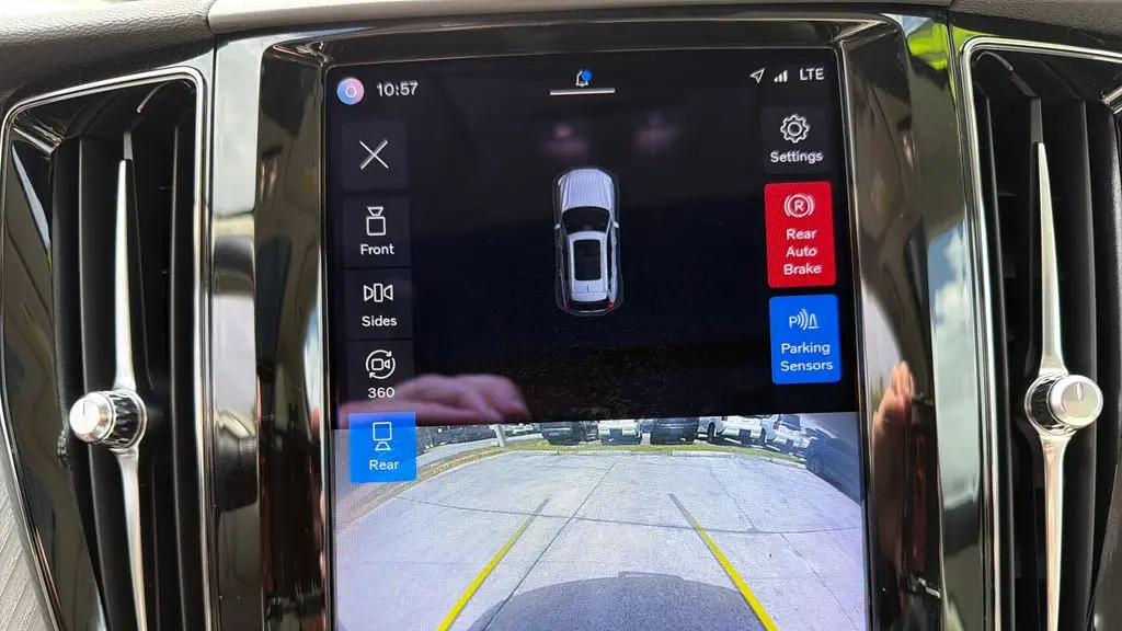 2023 Volvo XC60 B5 Plus Bright Theme
