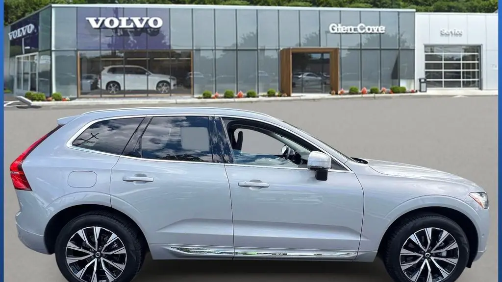 2023 Volvo XC60 B5 Plus Bright Theme