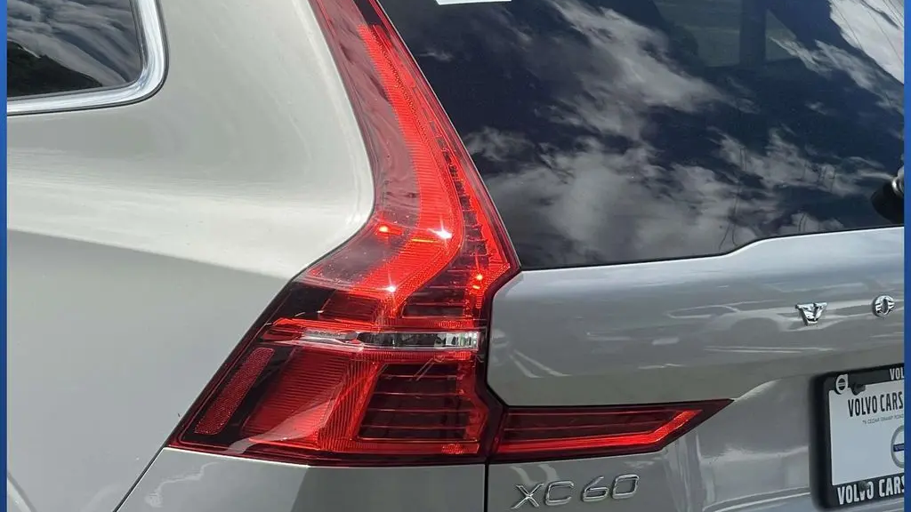 2023 Volvo XC60 B5 Plus Bright Theme