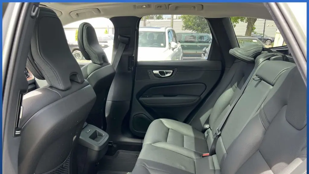 2023 Volvo XC60 B5 Plus Bright Theme