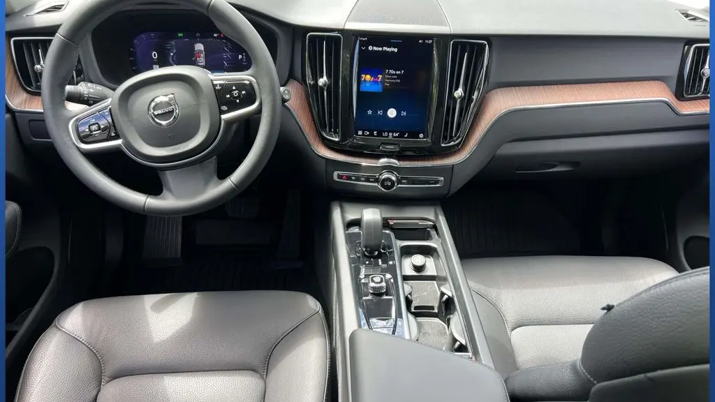 2023 Volvo XC60 B5 Plus Bright Theme