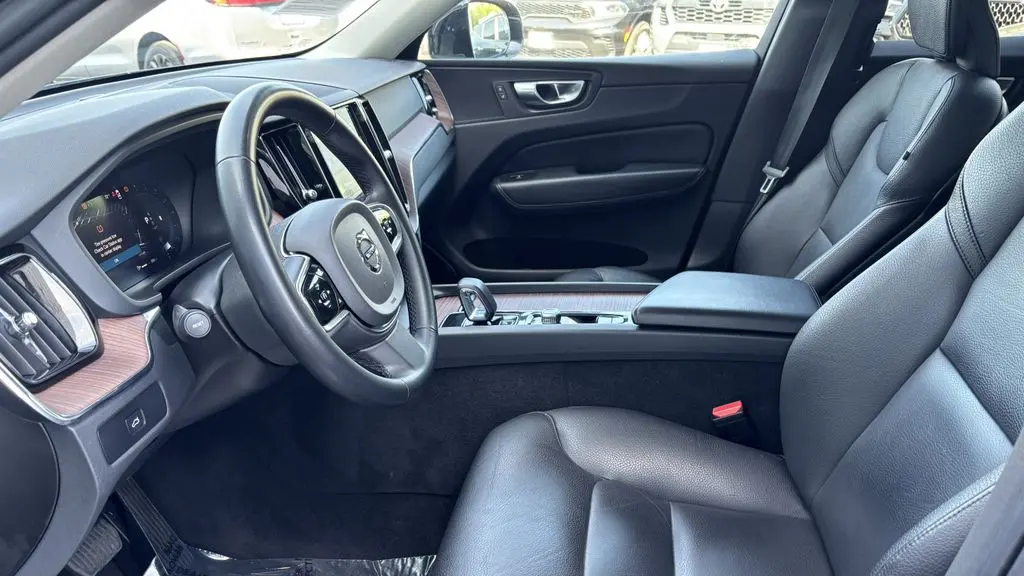 2023 Volvo XC60 B5 Plus Bright Theme