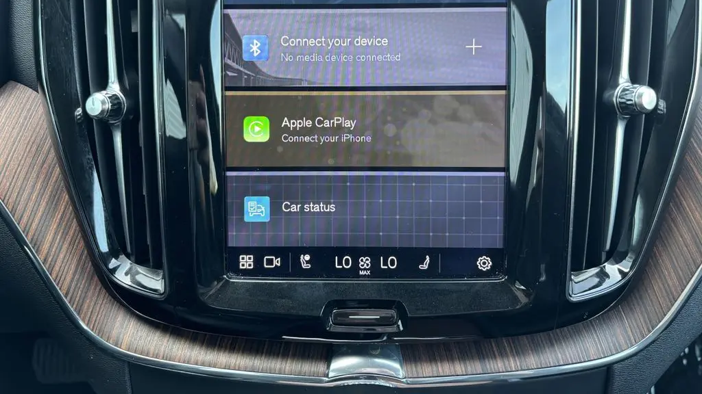 2023 Volvo XC60 B5 Plus Bright Theme