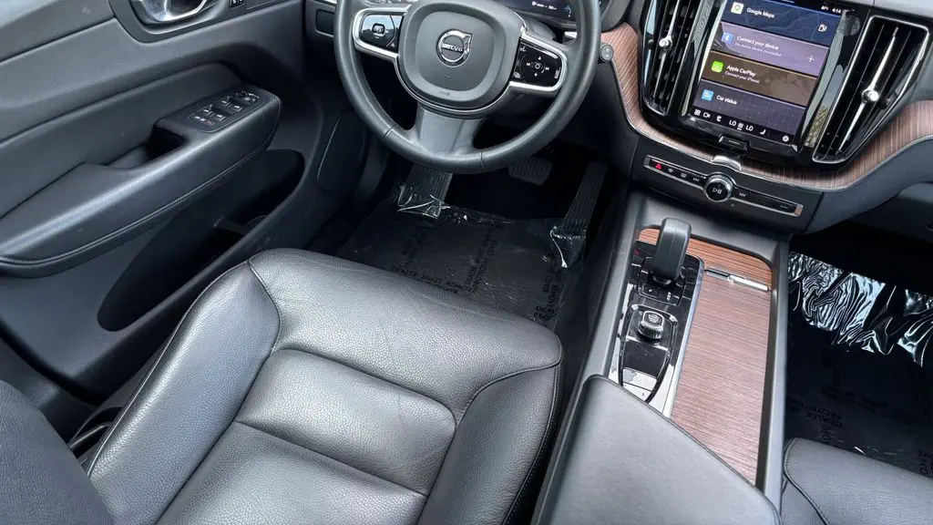 2023 Volvo XC60 B5 Plus Bright Theme