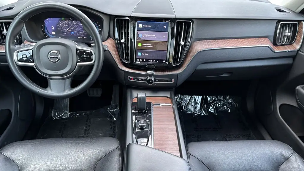 2023 Volvo XC60 B5 Plus Bright Theme