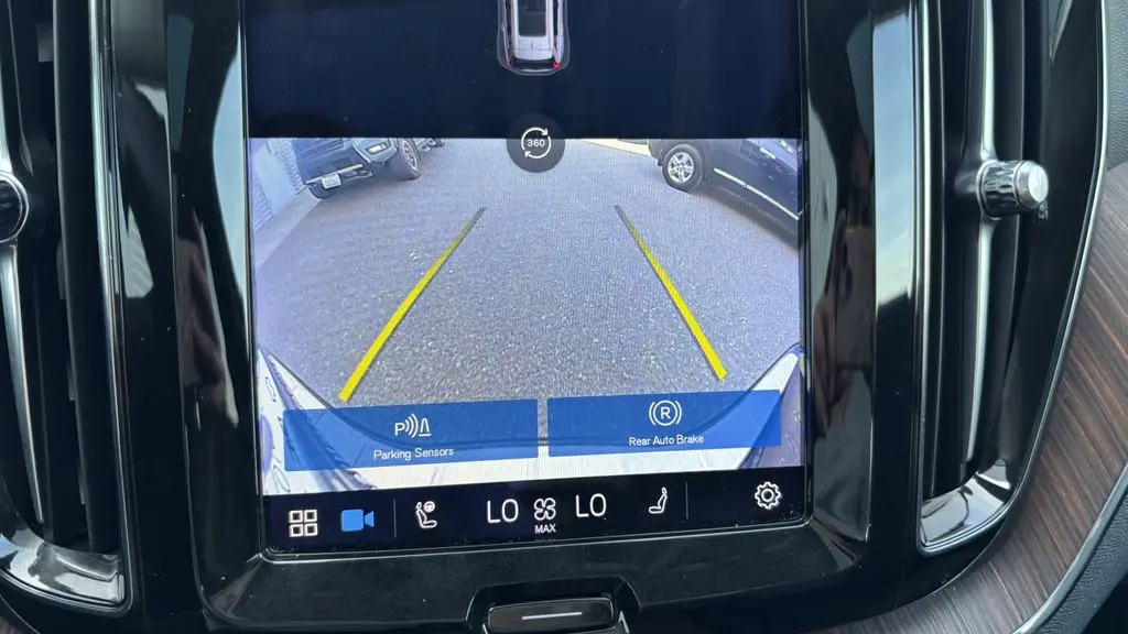 2023 Volvo XC60 B5 Plus Bright Theme