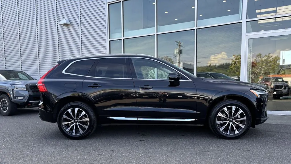 2023 Volvo XC60 B5 Plus Bright Theme