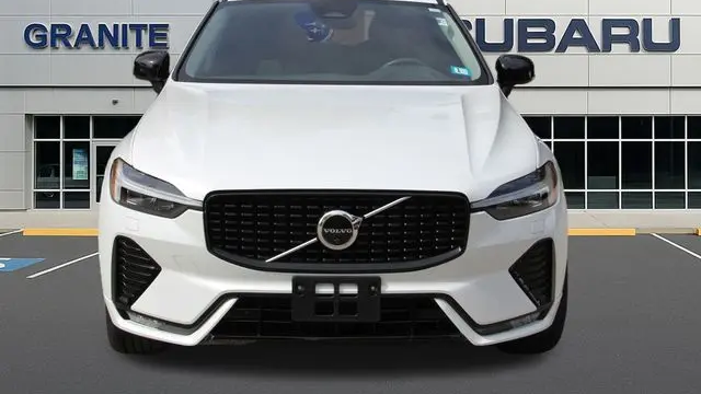 2023 Volvo XC60 B5 Plus Dark Theme