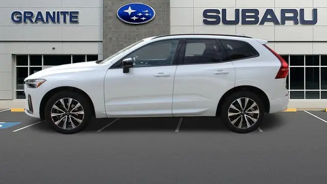 2023 Volvo XC60 B5 Plus Dark Theme