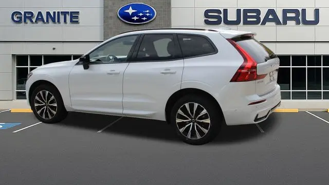 2023 Volvo XC60 B5 Plus Dark Theme
