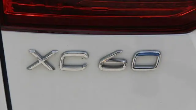 2023 Volvo XC60 B5 Plus Dark Theme