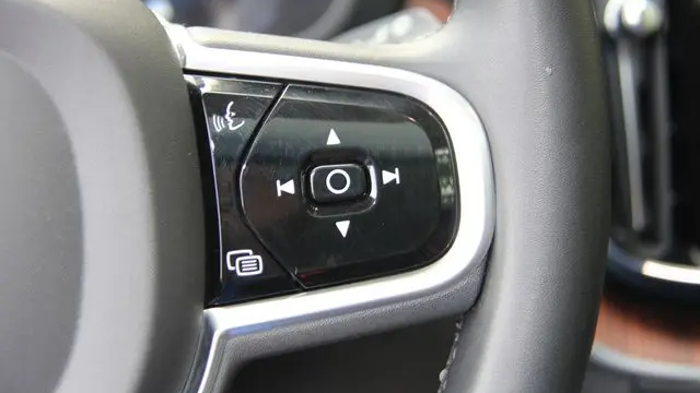 2023 Volvo XC60 B5 Plus Dark Theme