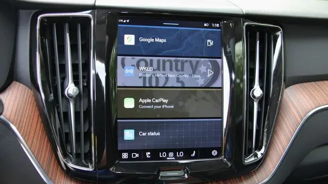 2023 Volvo XC60 B5 Plus Dark Theme
