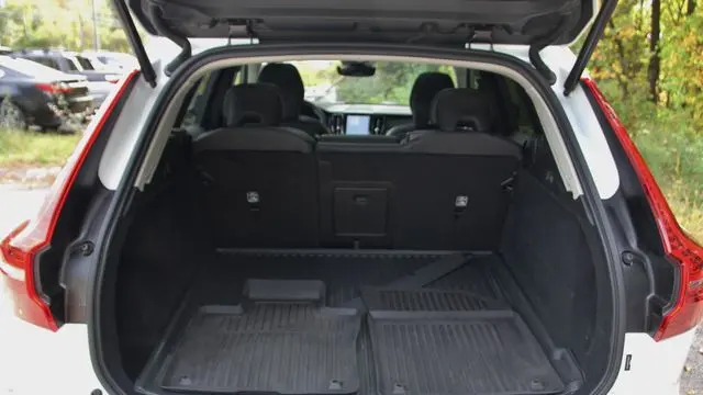 2023 Volvo XC60 B5 Plus Dark Theme