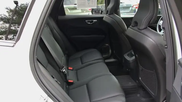 2023 Volvo XC60 B5 Plus Dark Theme