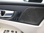 2023 XC60 Thumbnail 11