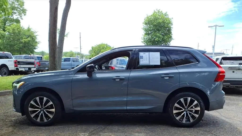 2023 Volvo XC60 B5 Plus Dark Theme