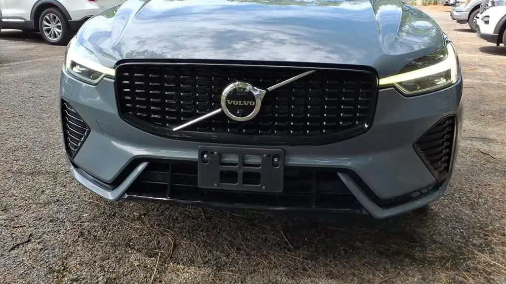 2023 Volvo XC60 B5 Plus Dark Theme