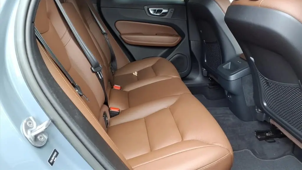 2023 Volvo XC60 B5 Plus Dark Theme