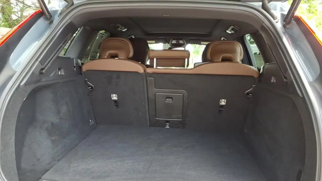 2023 Volvo XC60 B5 Plus Dark Theme