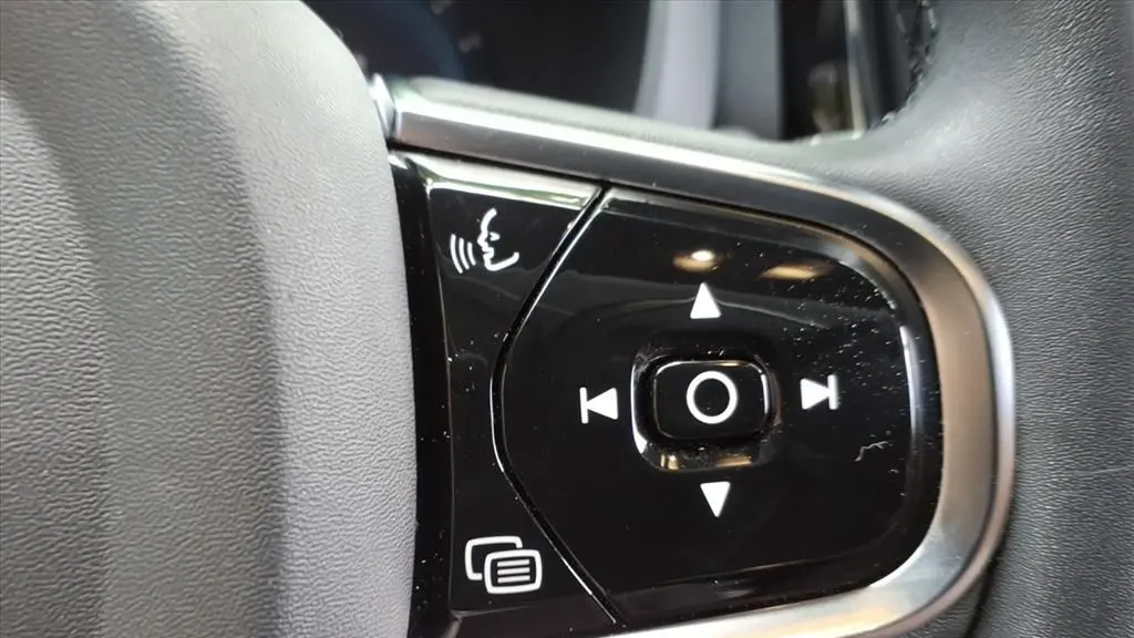 2023 Volvo XC60 B5 Plus Dark Theme