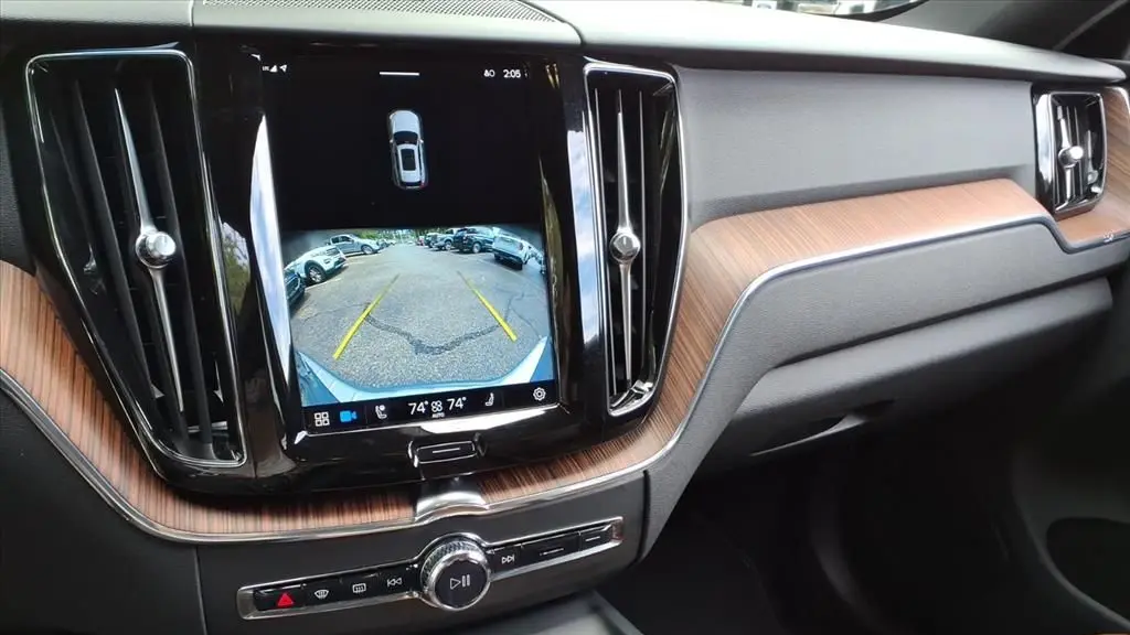 2023 Volvo XC60 B5 Plus Dark Theme