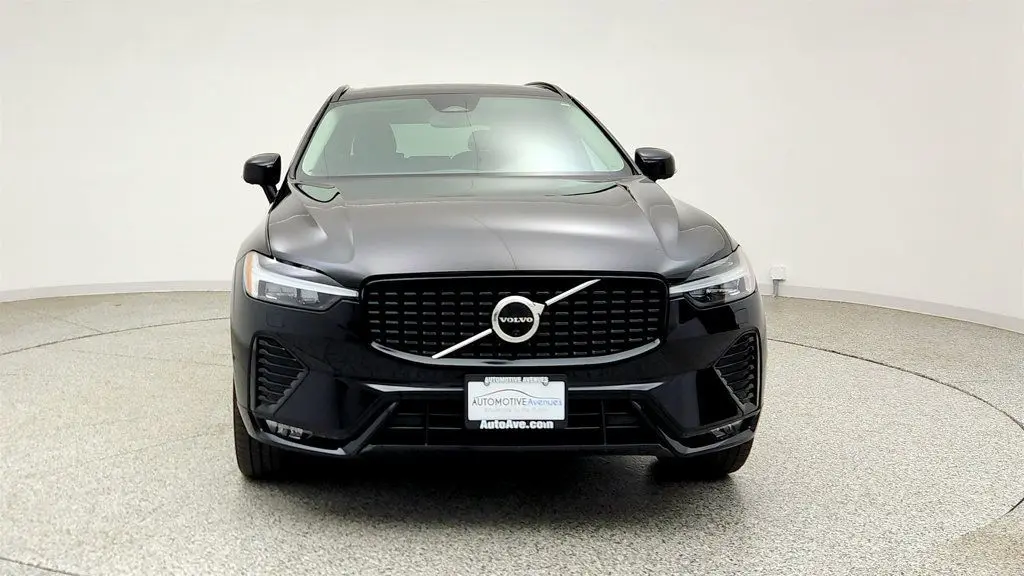 2023 Volvo XC60 B5 Plus Dark Theme