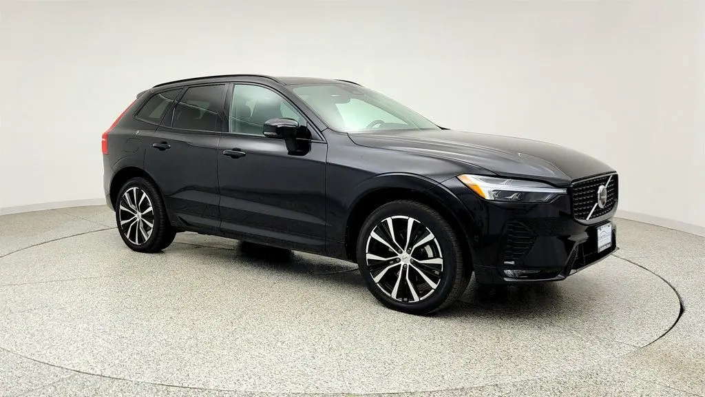 2023 Volvo XC60 B5 Plus Dark Theme