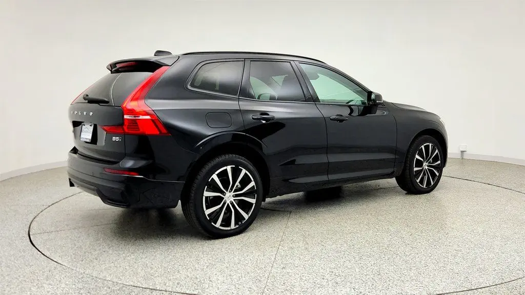2023 Volvo XC60 B5 Plus Dark Theme
