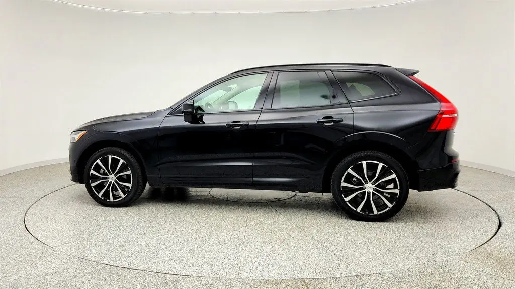 2023 Volvo XC60 B5 Plus Dark Theme