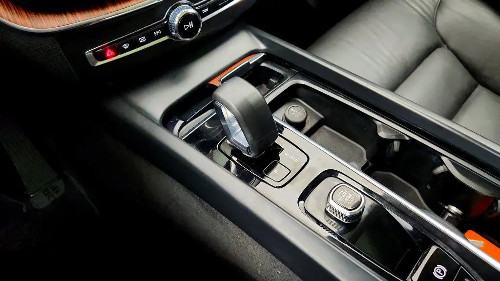 2023 Volvo XC60 B5 Plus Dark Theme