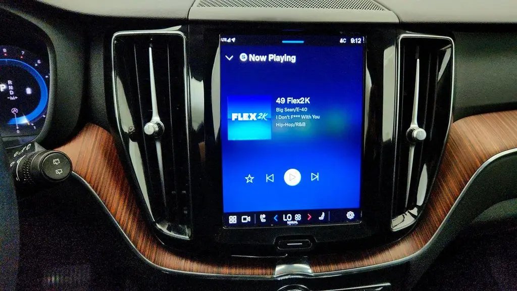 2023 Volvo XC60 B5 Plus Dark Theme