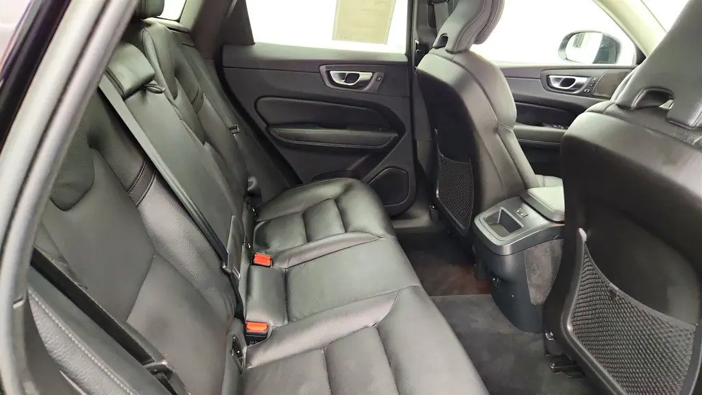 2023 Volvo XC60 B5 Plus Dark Theme
