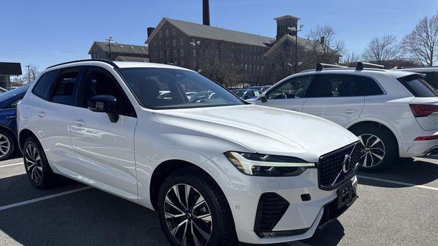 2023 Volvo XC60 B5 Plus Dark Theme