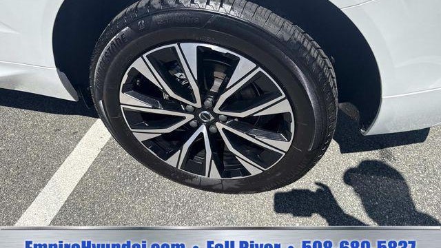 2023 Volvo XC60 B5 Plus Dark Theme