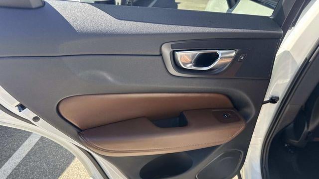 2023 Volvo XC60 B5 Plus Dark Theme
