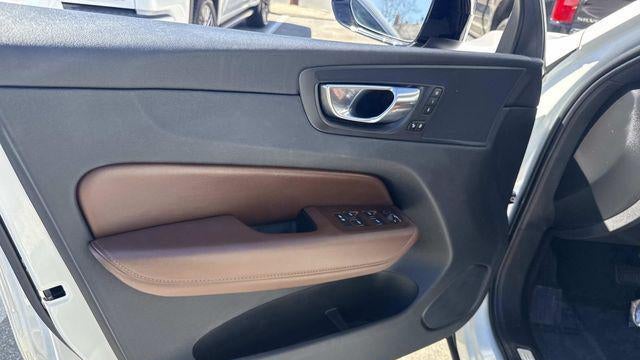 2023 Volvo XC60 B5 Plus Dark Theme