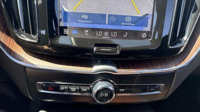 2023 Volvo XC60 B5 Plus Dark Theme