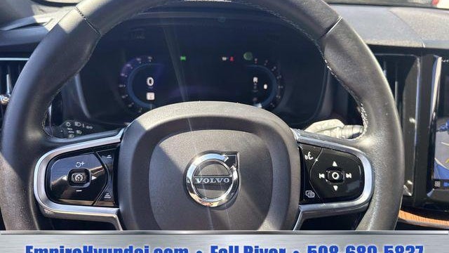 2023 Volvo XC60 B5 Plus Dark Theme