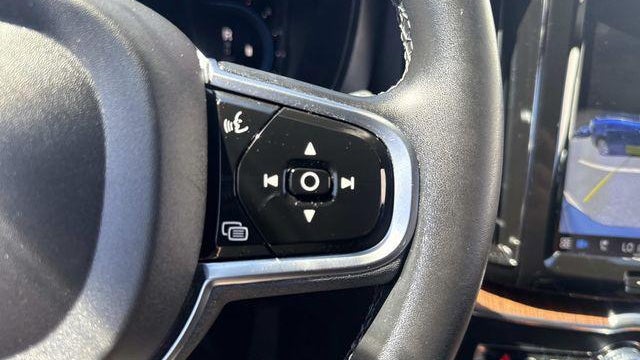 2023 Volvo XC60 B5 Plus Dark Theme