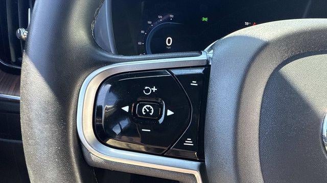2023 Volvo XC60 B5 Plus Dark Theme
