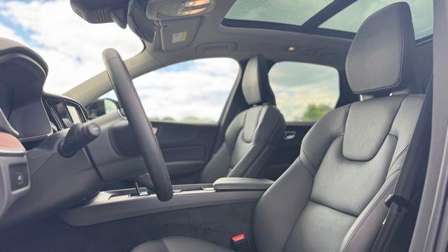 2023 Volvo XC60 B5 Plus Dark Theme
