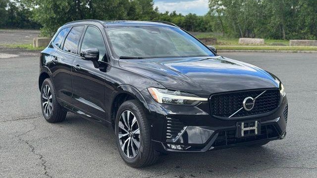 2023 Volvo XC60 B5 Plus Dark Theme
