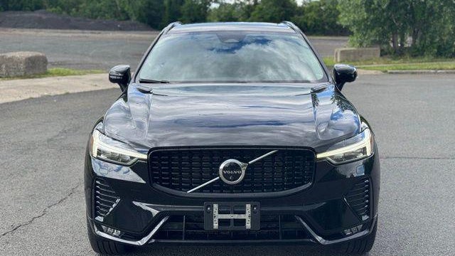 2023 Volvo XC60 B5 Plus Dark Theme